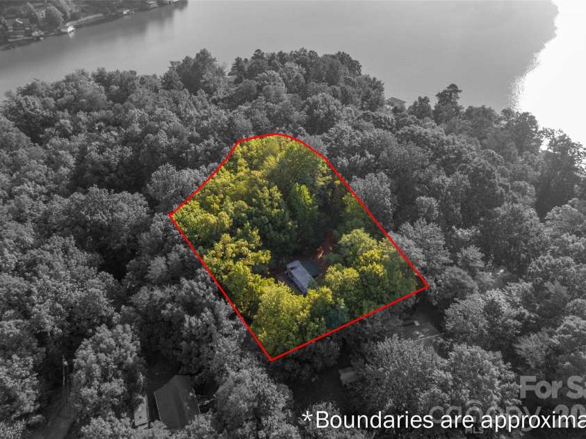 174 Laurel Lane, Lake Lure, NC 28746.  MLS# CAR4402159, YatesRealty ID 39675. 