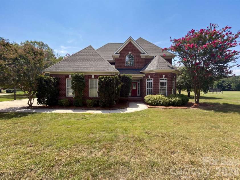 9721 Arlington Oaks Drive, Charlotte, NC 28227.  MLS# CAR4407398, YatesRealty ID 39677. 