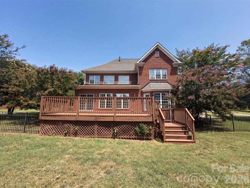 9721 Arlington Oaks Drive, Charlotte, NC 28227.  MLS# CAR4407398, YatesRealty ID 39677. 