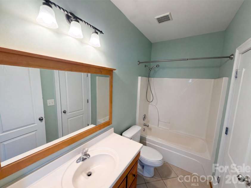 9721 Arlington Oaks Drive, Charlotte, NC 28227.  MLS# CAR4407398, YatesRealty ID 39677. 