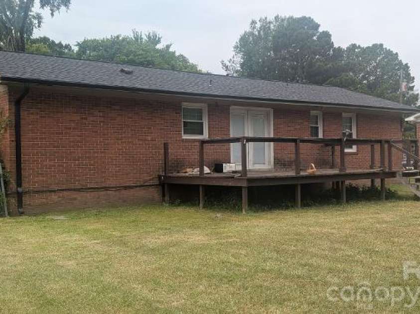 608 Catawba Street, Chester, SC 29706.  MLS# CAR4407269, YatesRealty ID 39678. 