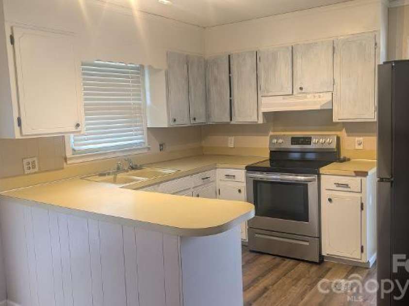 608 Catawba Street, Chester, SC 29706.  MLS# CAR4407269, YatesRealty ID 39678. 