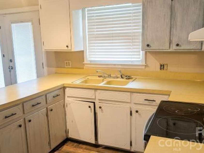 608 Catawba Street, Chester, SC 29706.  MLS# CAR4407269, YatesRealty ID 39678. 