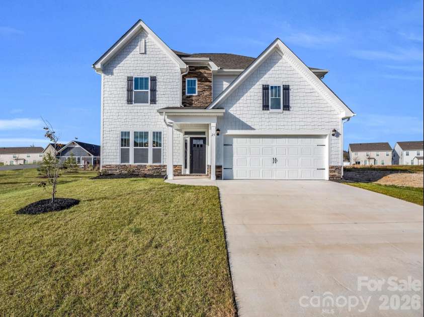23 Silverthorne Court, Hendersonville, NC 28792.  MLS# CAR4406094, YatesRealty ID 39682. 