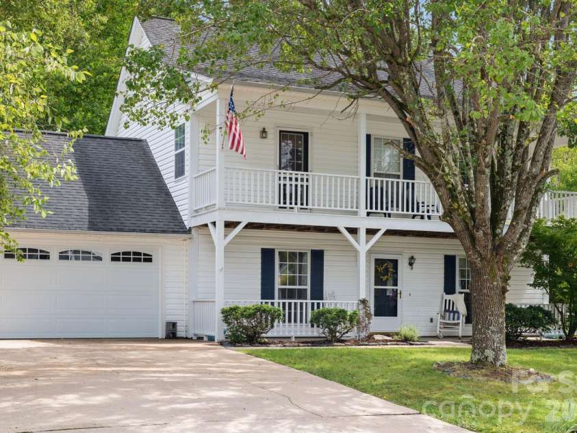 1040 Thorncrest Drive, Fletcher, NC 28732.  MLS# CAR4399278, YatesRealty ID 39684. 