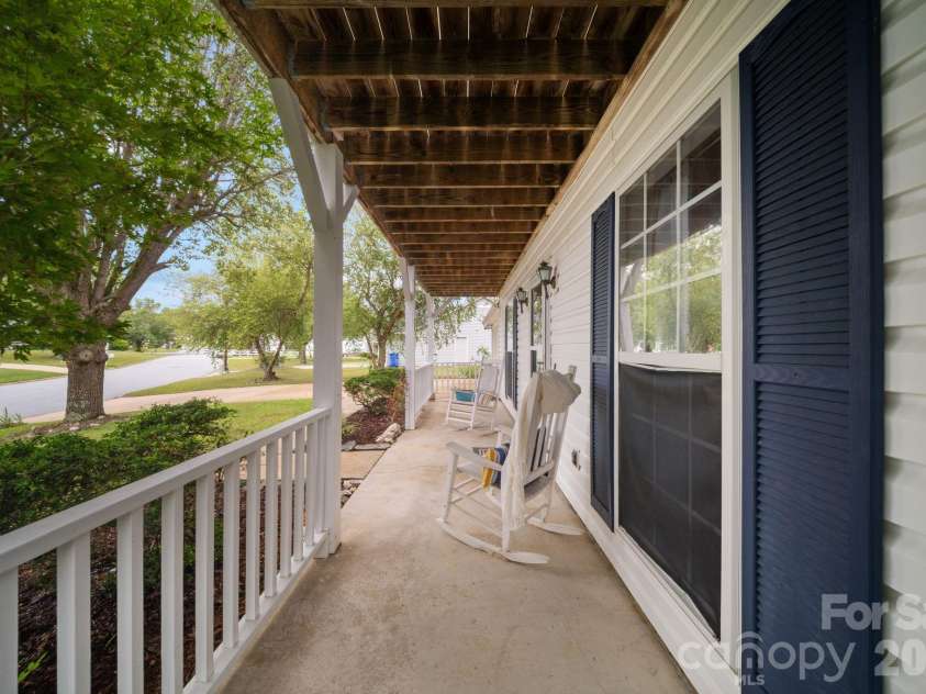 1040 Thorncrest Drive, Fletcher, NC 28732.  MLS# CAR4399278, YatesRealty ID 39684. 