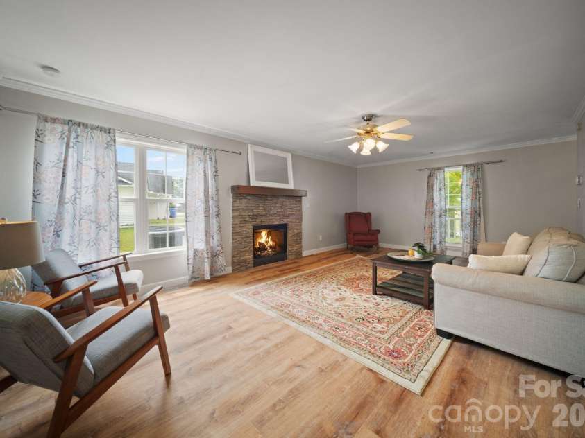 1040 Thorncrest Drive, Fletcher, NC 28732.  MLS# CAR4399278, YatesRealty ID 39684. 