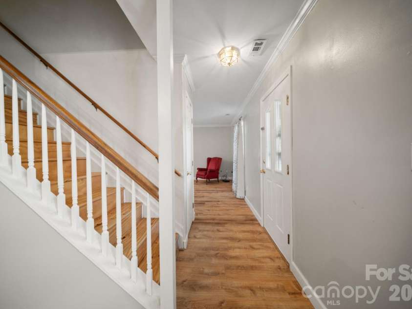 1040 Thorncrest Drive, Fletcher, NC 28732.  MLS# CAR4399278, YatesRealty ID 39684. 