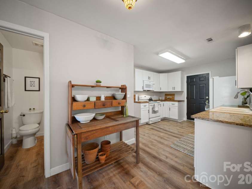 1040 Thorncrest Drive, Fletcher, NC 28732.  MLS# CAR4399278, YatesRealty ID 39684. 