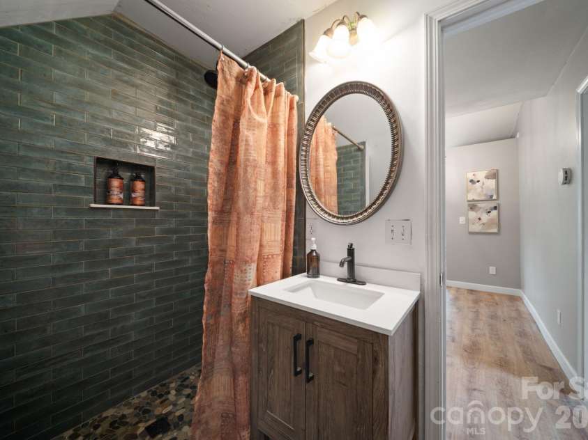 1040 Thorncrest Drive, Fletcher, NC 28732.  MLS# CAR4399278, YatesRealty ID 39684. 