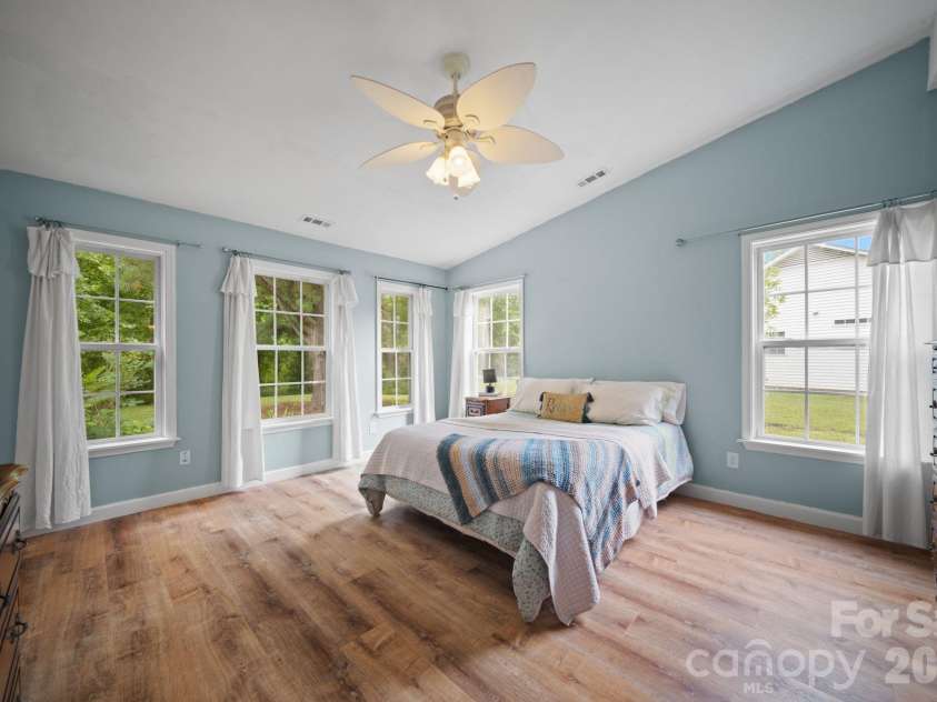 1040 Thorncrest Drive, Fletcher, NC 28732.  MLS# CAR4399278, YatesRealty ID 39684. 