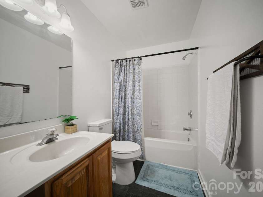 1040 Thorncrest Drive, Fletcher, NC 28732.  MLS# CAR4399278, YatesRealty ID 39684. 