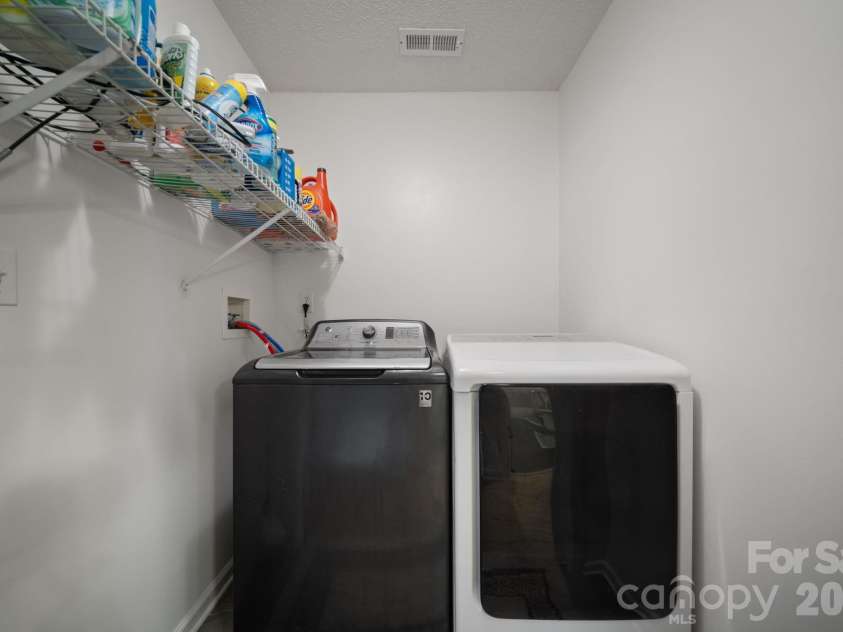 1040 Thorncrest Drive, Fletcher, NC 28732.  MLS# CAR4399278, YatesRealty ID 39684. 