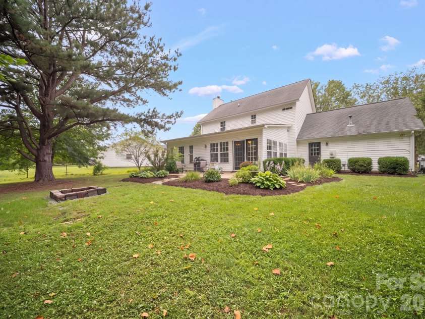 1040 Thorncrest Drive, Fletcher, NC 28732.  MLS# CAR4399278, YatesRealty ID 39684. 