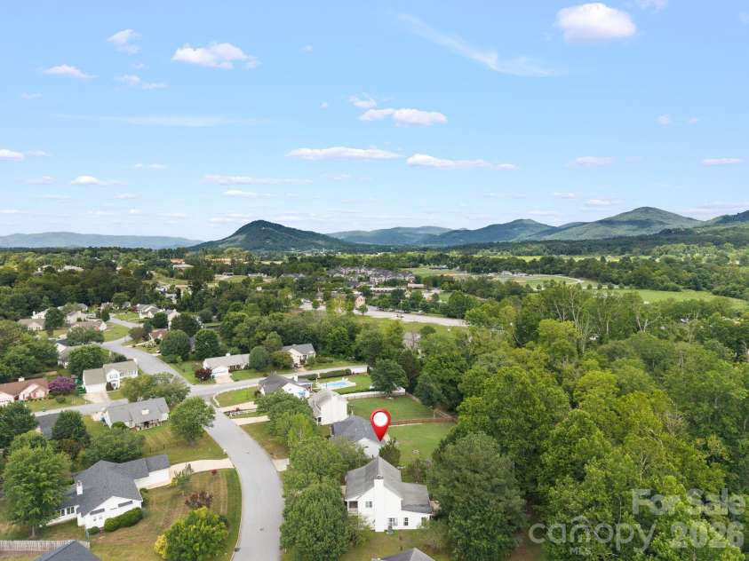 1040 Thorncrest Drive, Fletcher, NC 28732.  MLS# CAR4399278, YatesRealty ID 39684. 