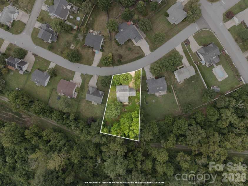 1040 Thorncrest Drive, Fletcher, NC 28732.  MLS# CAR4399278, YatesRealty ID 39684. 