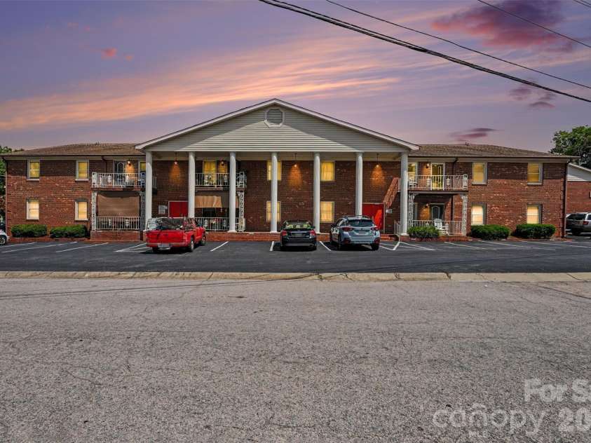 112 Briarcliff Drive, Kannapolis, NC 28081.  MLS# CAR4407191, YatesRealty ID 39686. 