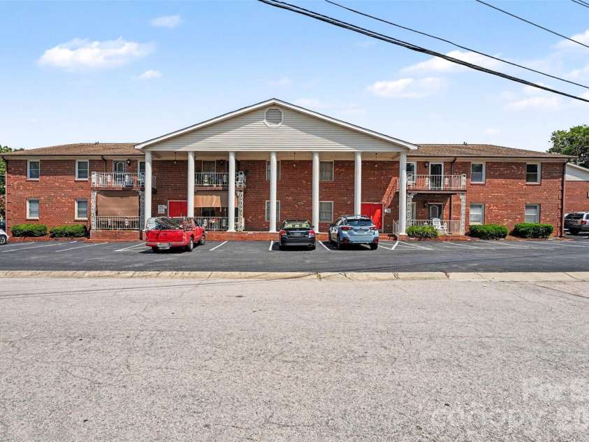 112 Briarcliff Drive, Kannapolis, NC 28081.  MLS# CAR4407191, YatesRealty ID 39686. 