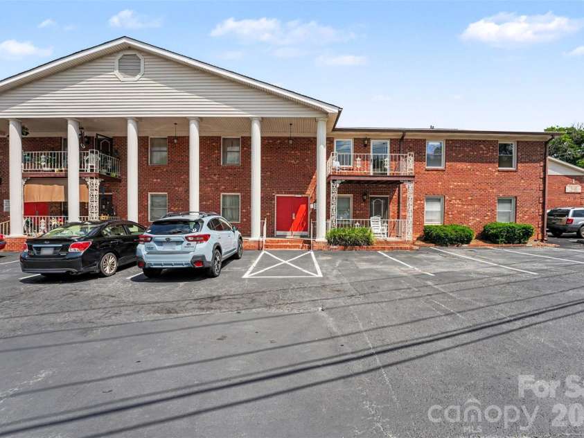 112 Briarcliff Drive, Kannapolis, NC 28081.  MLS# CAR4407191, YatesRealty ID 39686. 