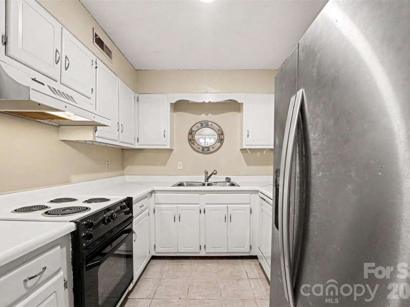112 Briarcliff Drive, Kannapolis, NC 28081.  MLS# CAR4407191, YatesRealty ID 39686. 