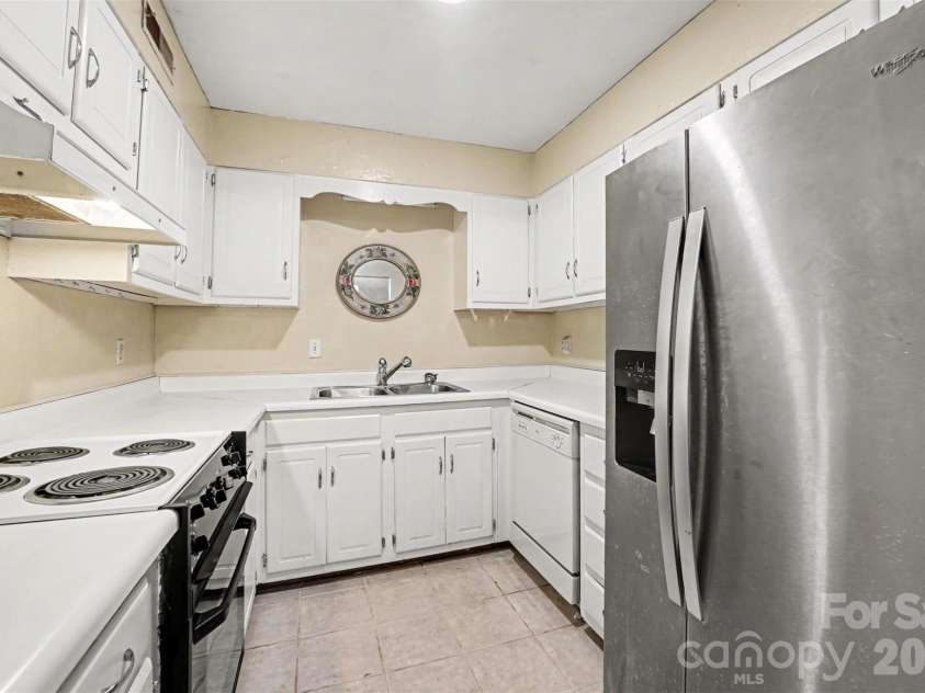 112 Briarcliff Drive, Kannapolis, NC 28081.  MLS# CAR4407191, YatesRealty ID 39686. 