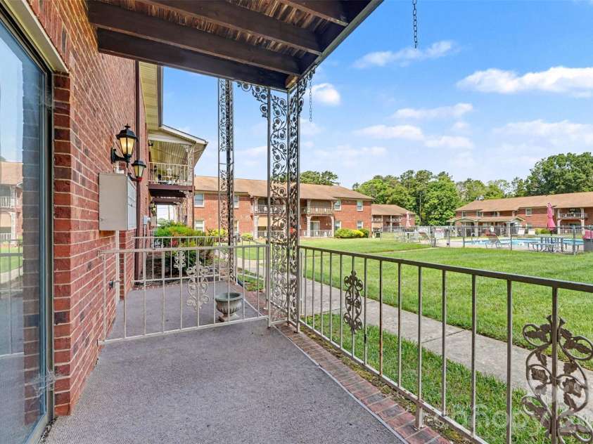 112 Briarcliff Drive, Kannapolis, NC 28081.  MLS# CAR4407191, YatesRealty ID 39686. 