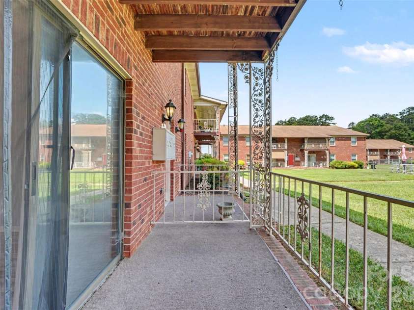 112 Briarcliff Drive, Kannapolis, NC 28081.  MLS# CAR4407191, YatesRealty ID 39686. 