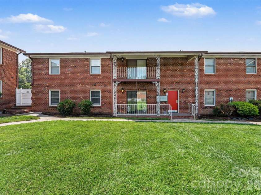 112 Briarcliff Drive, Kannapolis, NC 28081.  MLS# CAR4407191, YatesRealty ID 39686. 