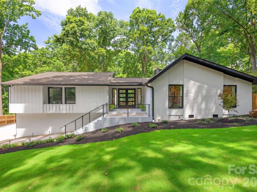 2600 Vardall Court, Charlotte, NC 28226.  MLS# CAR4400595, YatesRealty ID 39688. 