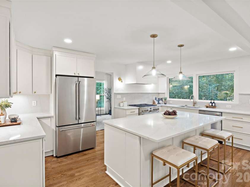 2600 Vardall Court, Charlotte, NC 28226.  MLS# CAR4400595, YatesRealty ID 39688. 