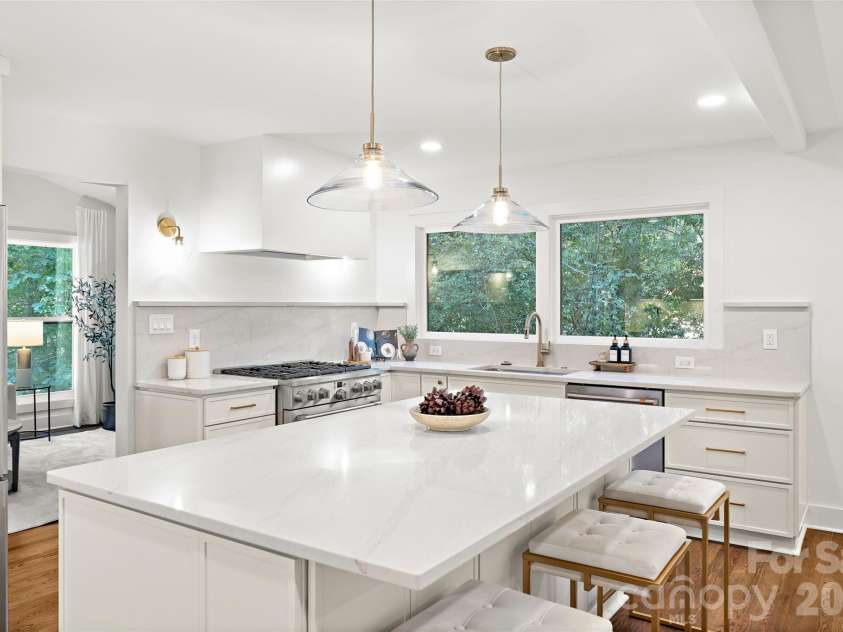2600 Vardall Court, Charlotte, NC 28226.  MLS# CAR4400595, YatesRealty ID 39688. 