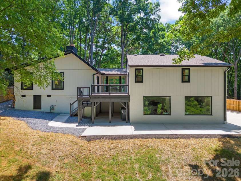 2600 Vardall Court, Charlotte, NC 28226.  MLS# CAR4400595, YatesRealty ID 39688. 