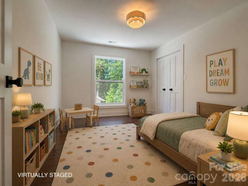2600 Vardall Court, Charlotte, NC 28226.  MLS# CAR4400595, YatesRealty ID 39688. 