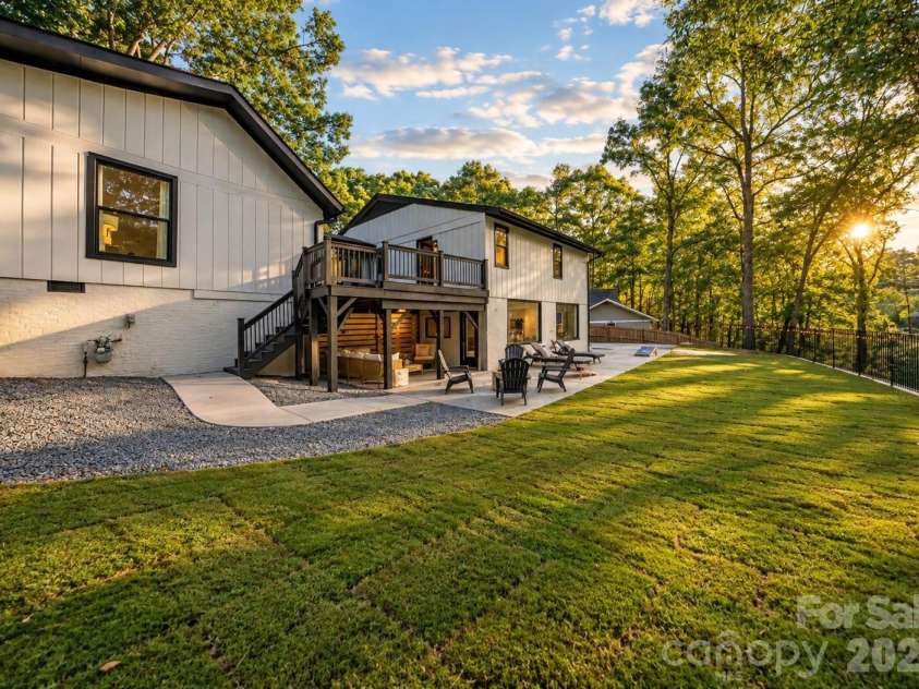2600 Vardall Court, Charlotte, NC 28226.  MLS# CAR4400595, YatesRealty ID 39688. 