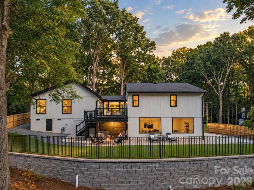 2600 Vardall Court, Charlotte, NC 28226.  MLS# CAR4400595, YatesRealty ID 39688. 