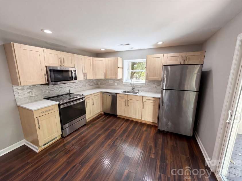 1322 Carolyn Drive, Charlotte, NC 28205.  MLS# CAR4380647, YatesRealty ID 39691. 