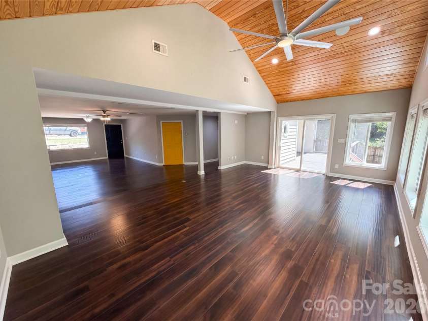 1322 Carolyn Drive, Charlotte, NC 28205.  MLS# CAR4380647, YatesRealty ID 39691. 