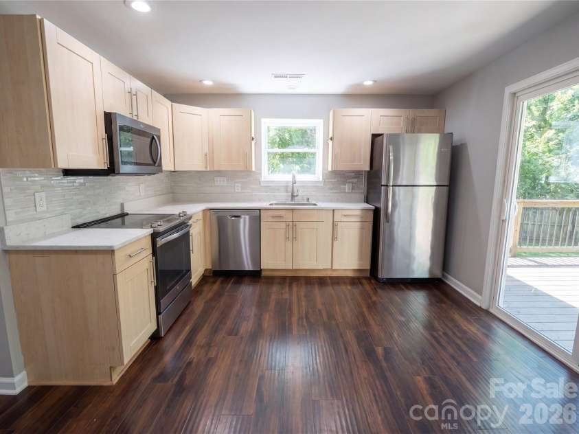 1322 Carolyn Drive, Charlotte, NC 28205.  MLS# CAR4380647, YatesRealty ID 39691. 