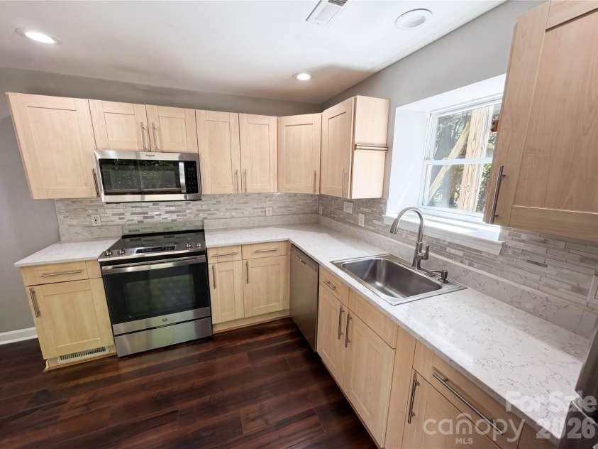 1322 Carolyn Drive, Charlotte, NC 28205.  MLS# CAR4380647, YatesRealty ID 39691. 