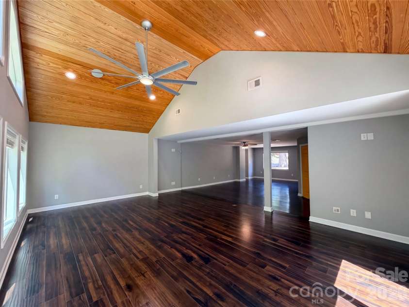 1322 Carolyn Drive, Charlotte, NC 28205.  MLS# CAR4380647, YatesRealty ID 39691. 