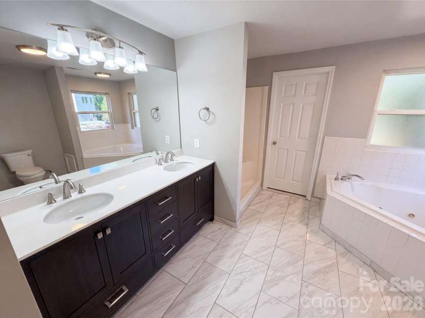 1322 Carolyn Drive, Charlotte, NC 28205.  MLS# CAR4380647, YatesRealty ID 39691. 