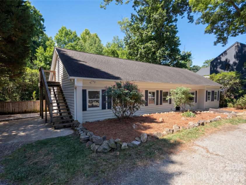 1322 Carolyn Drive, Charlotte, NC 28205.  MLS# CAR4380647, YatesRealty ID 39691. 