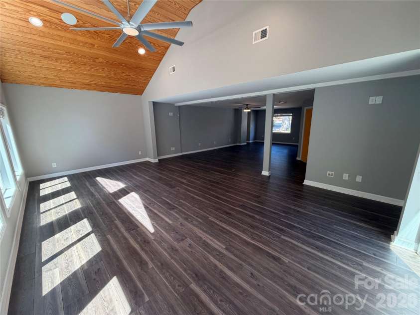 1322 Carolyn Drive, Charlotte, NC 28205.  MLS# CAR4380647, YatesRealty ID 39691. 
