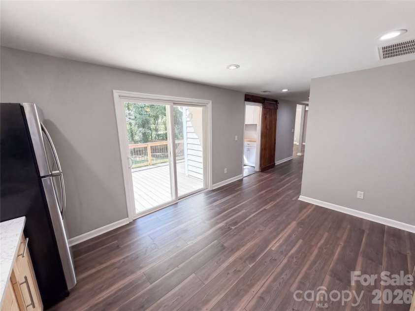 1322 Carolyn Drive, Charlotte, NC 28205.  MLS# CAR4380647, YatesRealty ID 39691. 