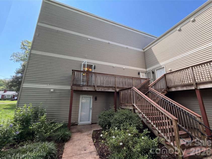 1625 Merry Oaks Road, Charlotte, NC 28205.  MLS# CAR4388337, YatesRealty ID 39697. 