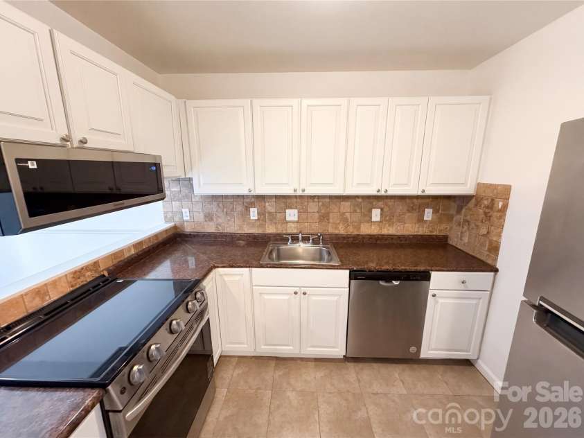 1625 Merry Oaks Road, Charlotte, NC 28205.  MLS# CAR4388337, YatesRealty ID 39697. 
