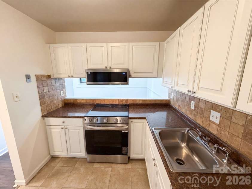 1625 Merry Oaks Road, Charlotte, NC 28205.  MLS# CAR4388337, YatesRealty ID 39697. 