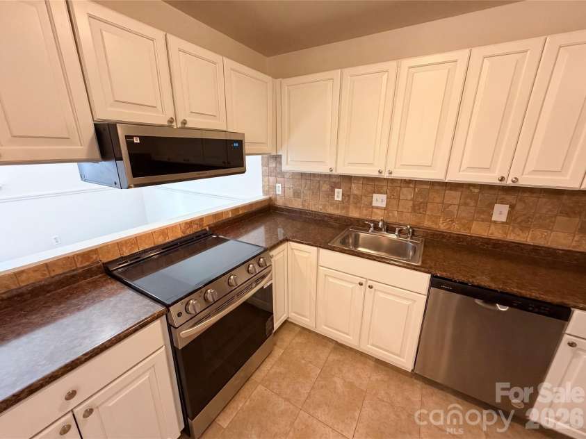 1625 Merry Oaks Road, Charlotte, NC 28205.  MLS# CAR4388337, YatesRealty ID 39697. 