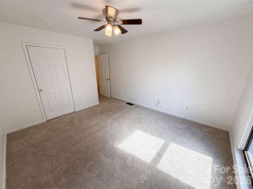 1625 Merry Oaks Road, Charlotte, NC 28205.  MLS# CAR4388337, YatesRealty ID 39697. 