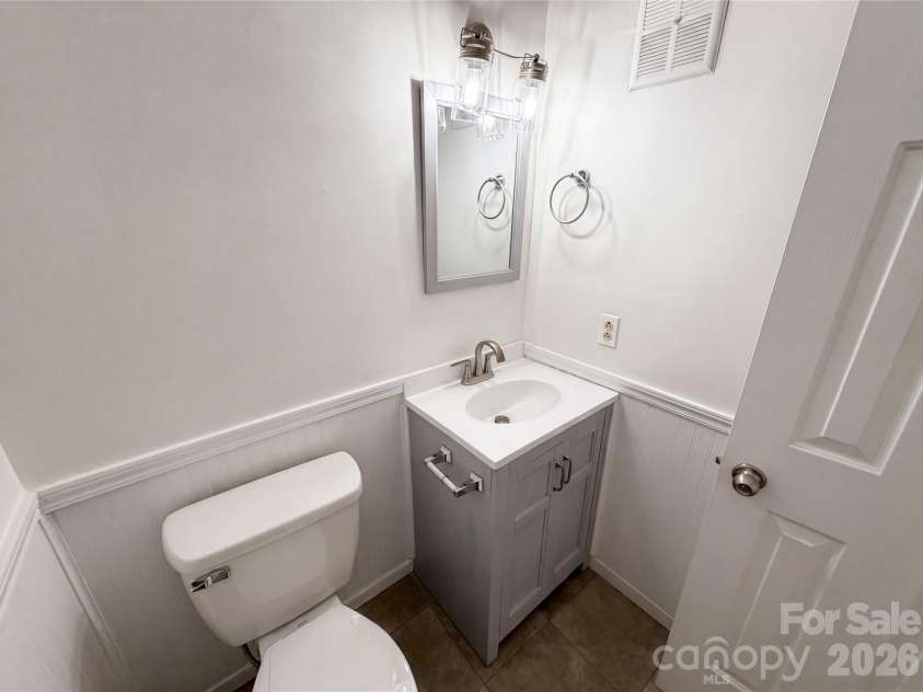1625 Merry Oaks Road, Charlotte, NC 28205.  MLS# CAR4388337, YatesRealty ID 39697. 